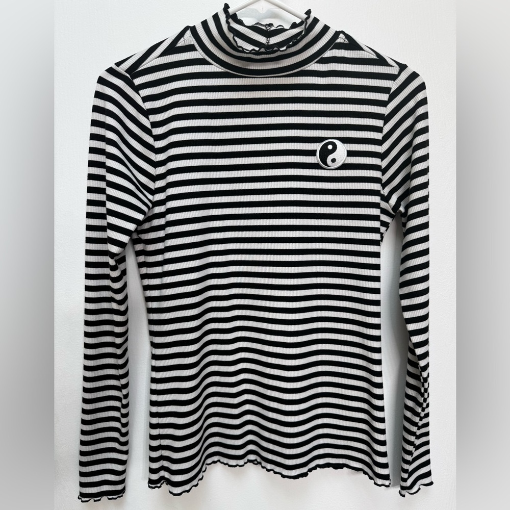Hot Topic Black and White Striped Long Sleeve Top, Size XS